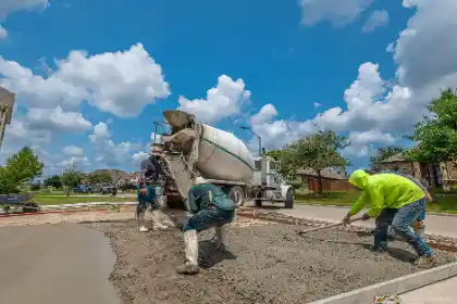Construction workers laying concrete for driveway | Charleston Concrete