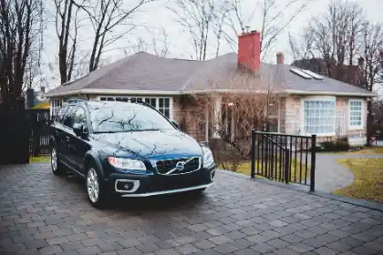 Dark blue car near driveway apron | Charleston Concrete