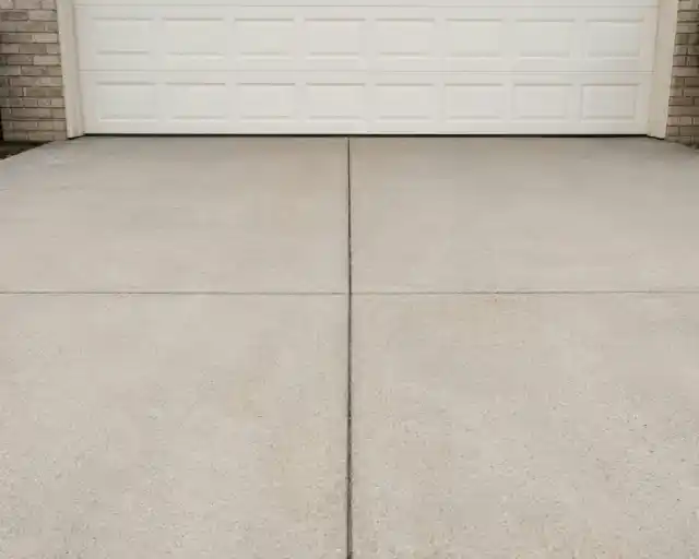 White building fronted by concrete driveway | Charleston Concrete